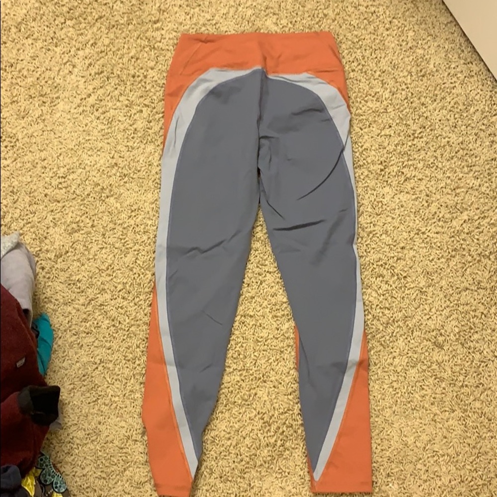 SPORT LEGGINGS - Picture 2 of 3